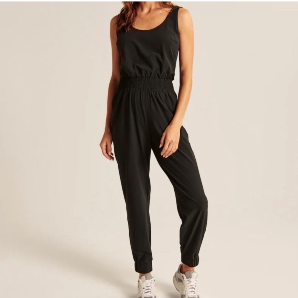 Abercrombie & Fitch Black Smocked Waist Jogger Jumpsuit Womens Medium AF-1122